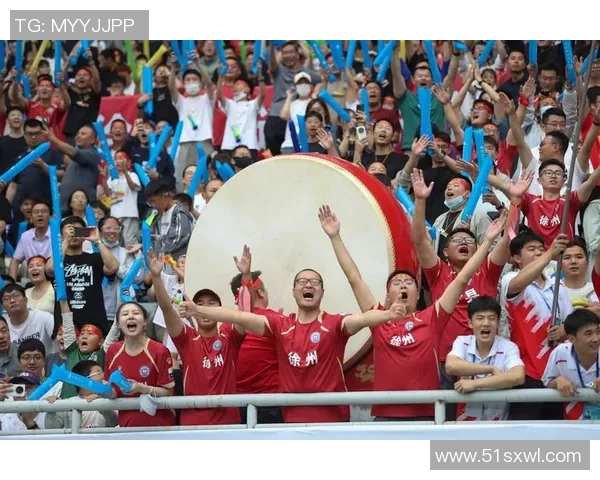 足球场上的魅力与激情采访美女记者与足球明星的精彩瞬间 足球场上的魅力与激情采访美女记者与足球明星的精彩瞬间